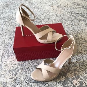 EUC Kelly & Katie Platform Dress Shoes